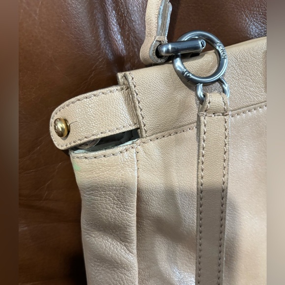 Fendi Peekaboo Medium Handbag with Strap & Dustbag - Picture 5 of 16